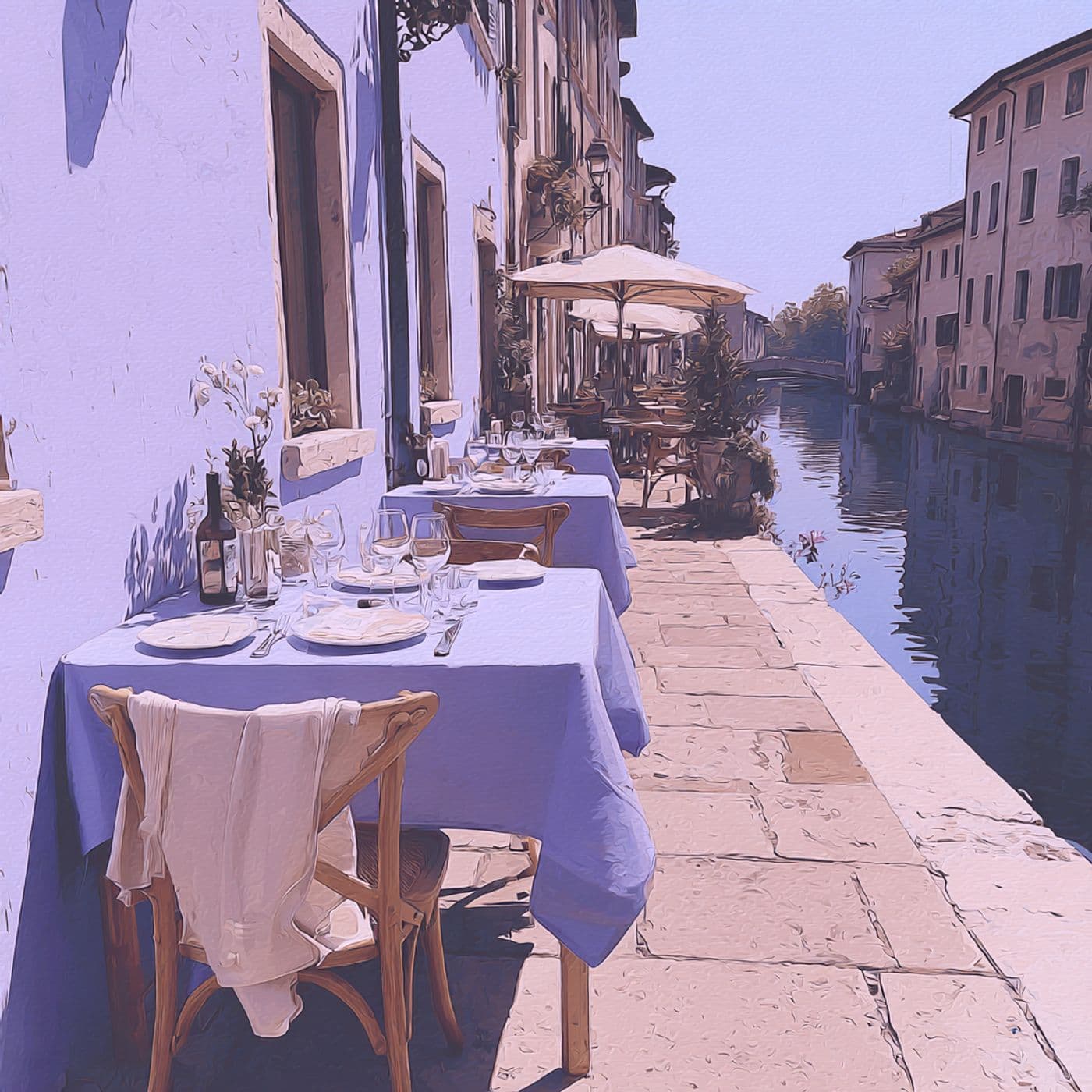 Tavoli di un ristorante lungo un canale di Treviso